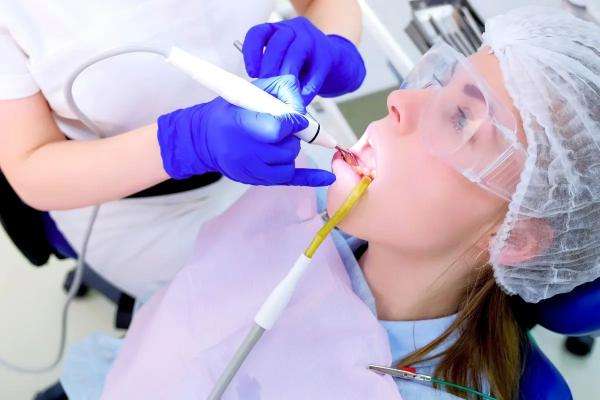 Профессиональная гигиена зубов: что это такое и зачем она нужна. Как делается профессиональная чистка зубов