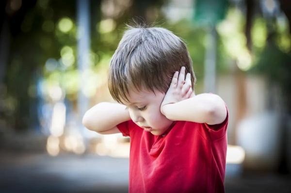 Как распознать аутизм у ребенка: 5 подсказок родителям. Первые признаки аутизма