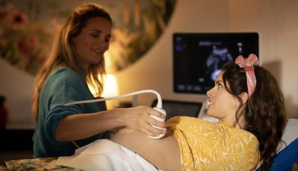 Комедии в положении: 7 фильмов о приключениях будущих мам. Фильмы про беременность и роды